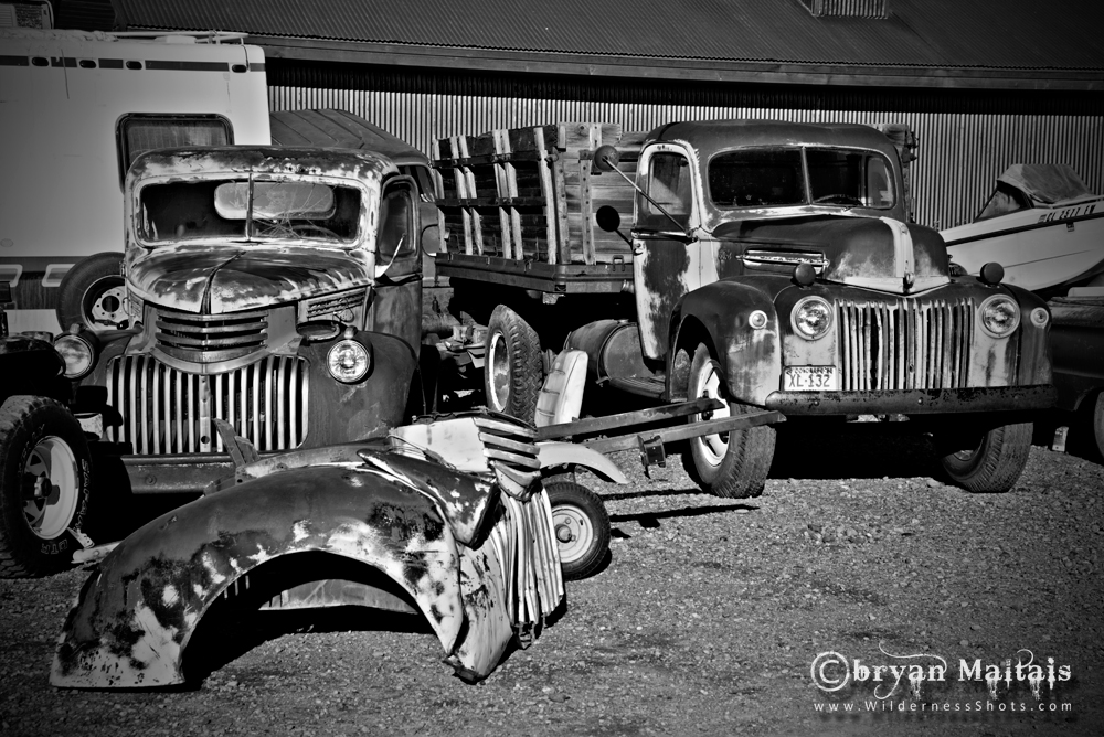 Classic-Junker-Cars-in-Junkyard