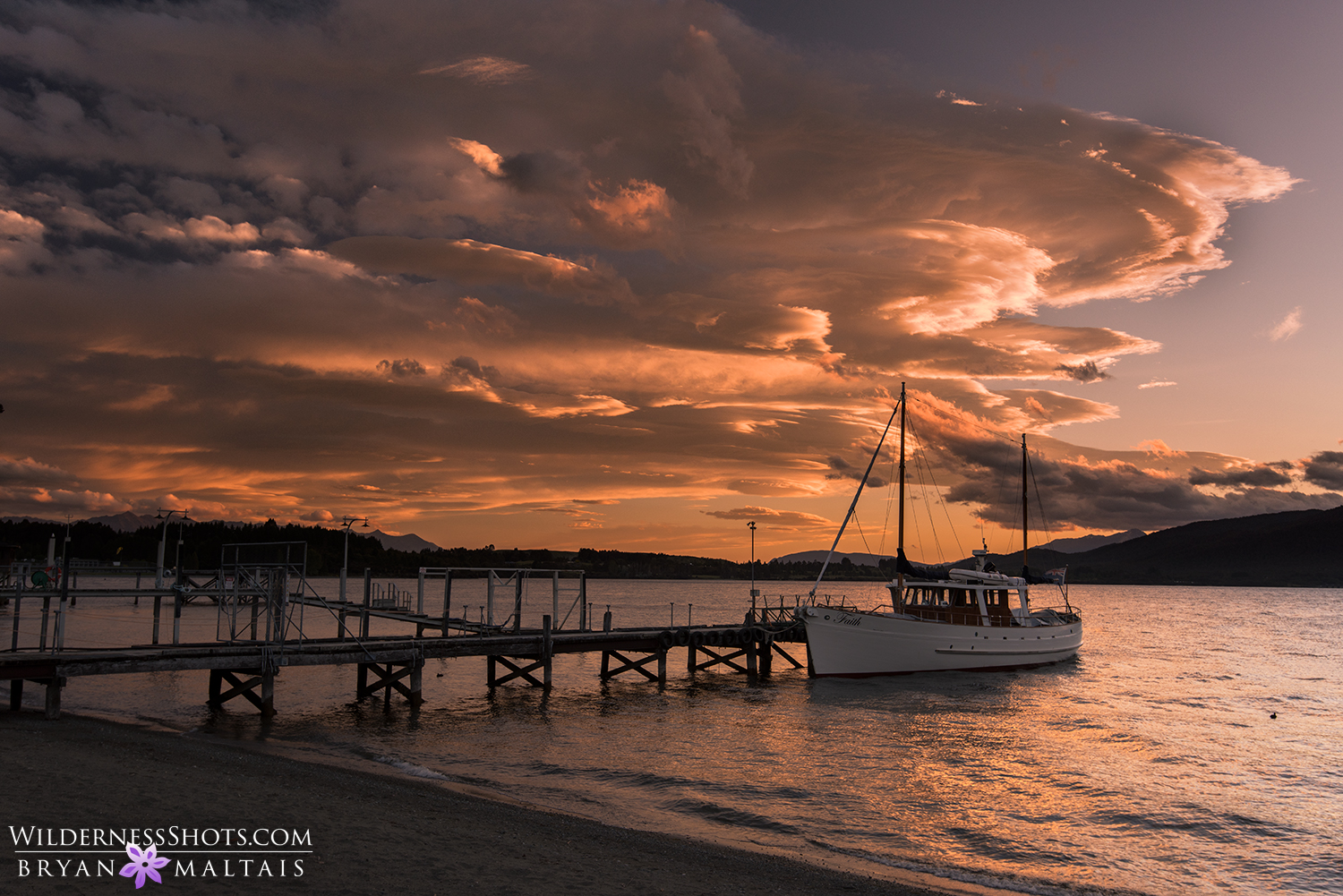 Lake Te Anau sunset boat new zealand landscape photography