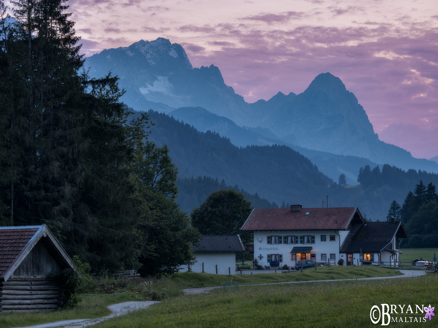 Gerold-Bayern-House-in-Mountains