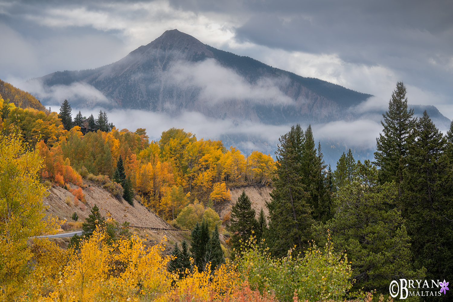 Mt Crested Butte colorado fall colors in fog