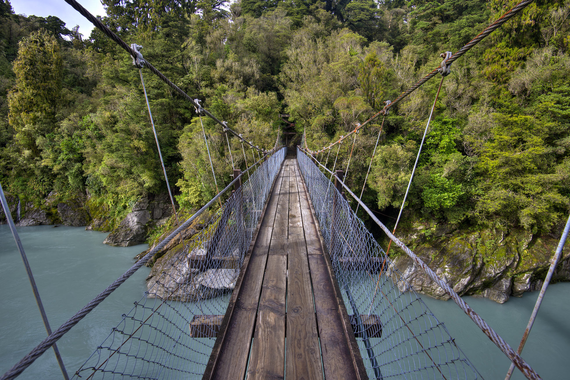 vanishing point with diagonal lines in photography