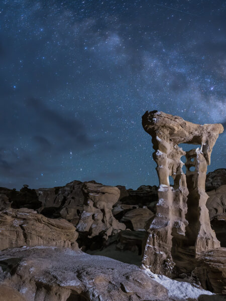 alien-throne-night-sky