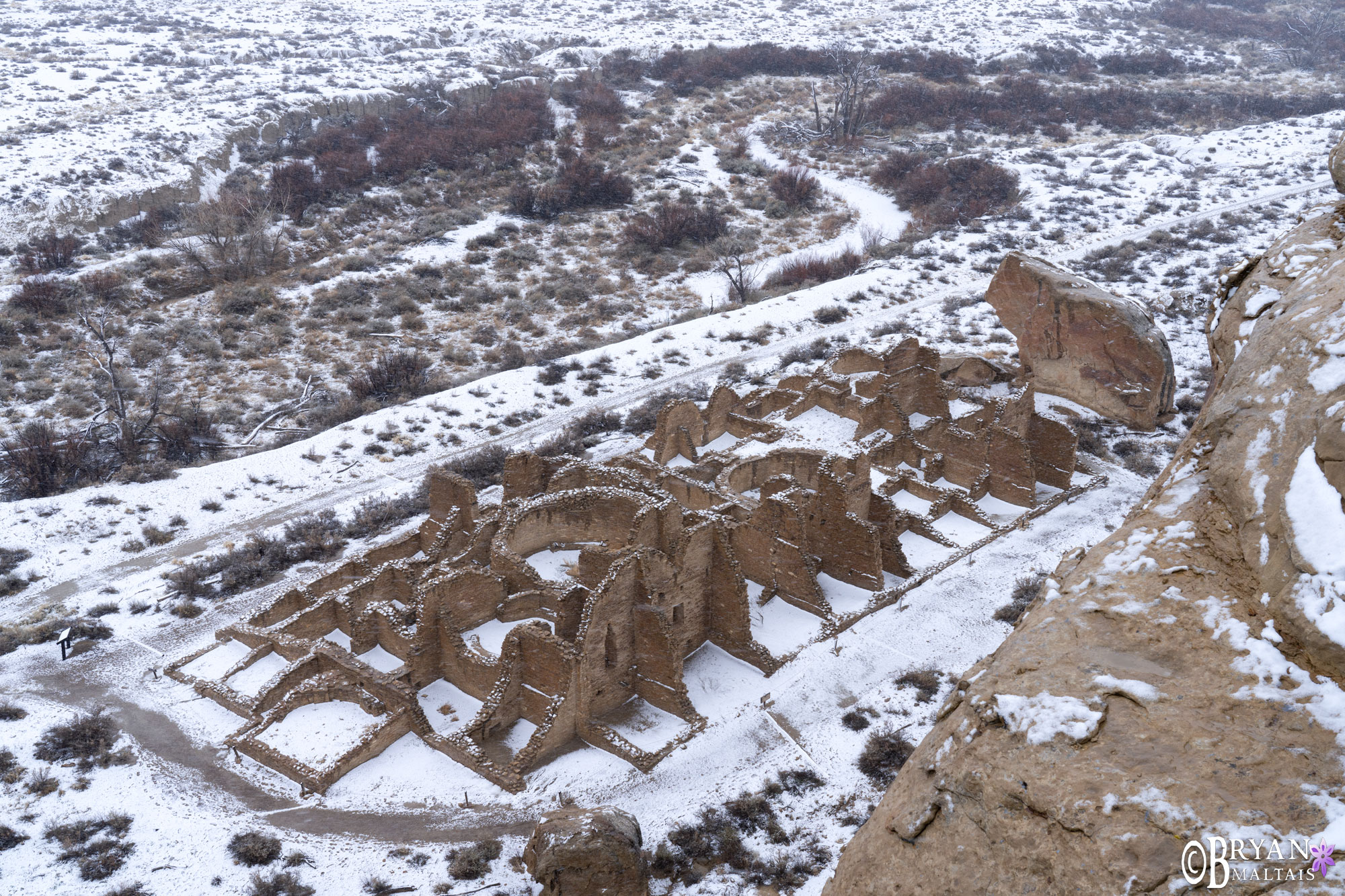 kin kletso chaco canyon from above winter snow