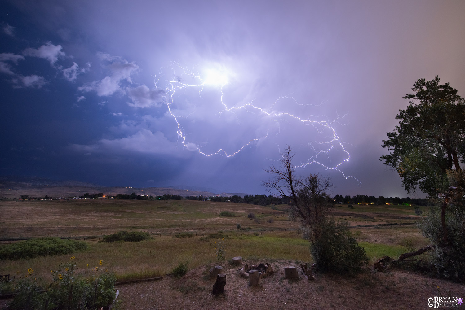 how to shoot lightning at night